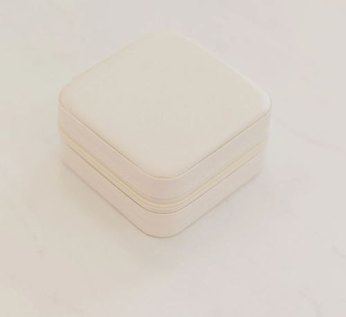 Kristen Jewelry Case – Compact Vegan Leather Jewelry Box with Multiple Compartments