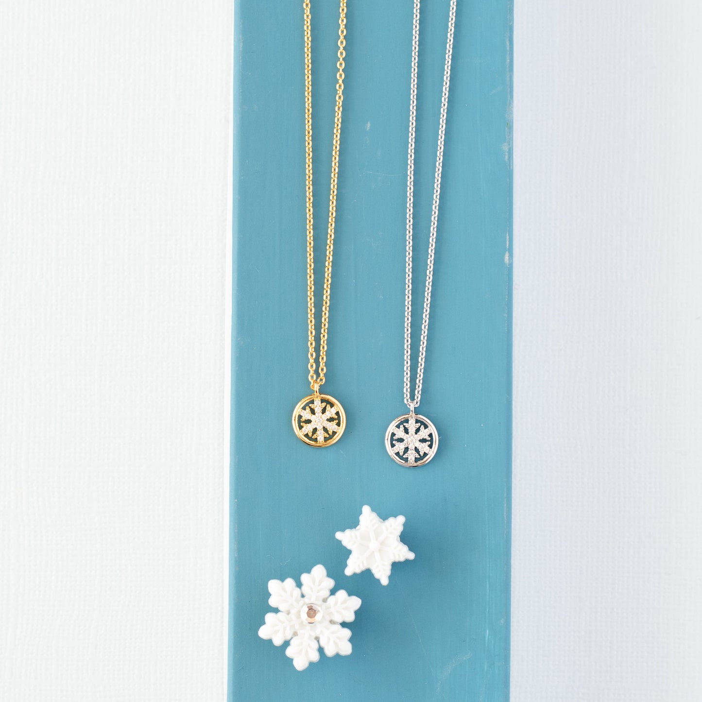Snowflake Circle Necklace